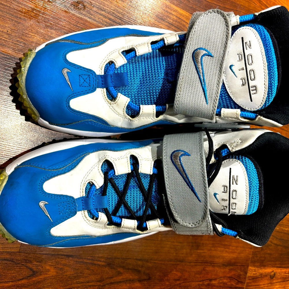 Trainer Shoes. Nike Barry Sanders Turf Shoes